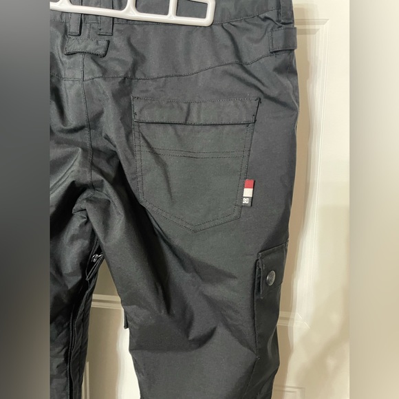 Black large women’s DC snowboarding pants - Picture 5 of 13